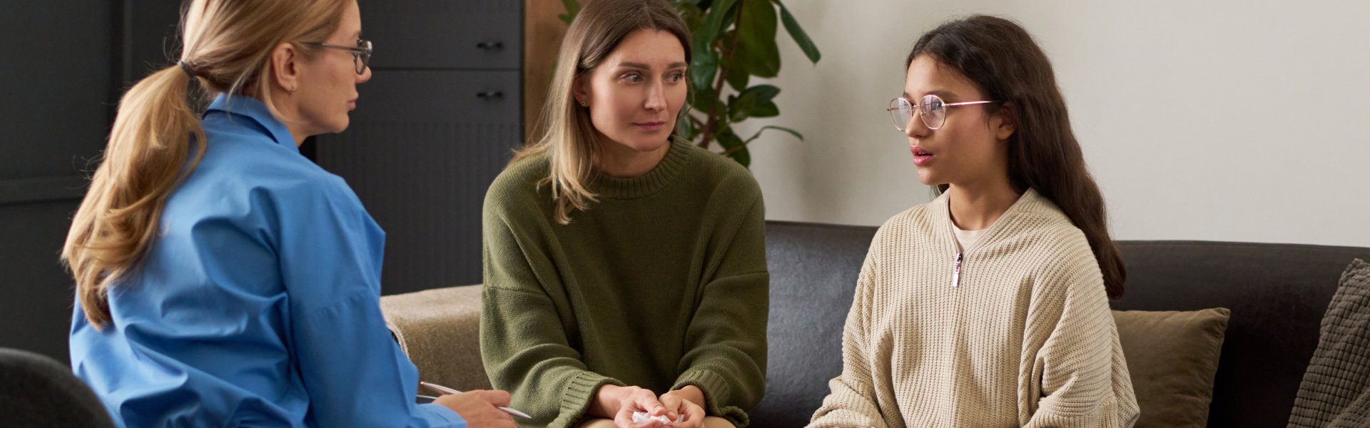 mother and her daughter having a therapy session with the psychiatrist
